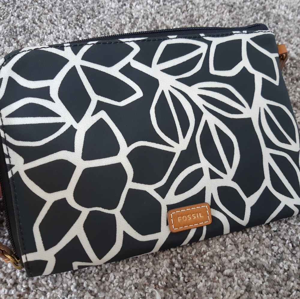 Fossil wristlet brand new with tags